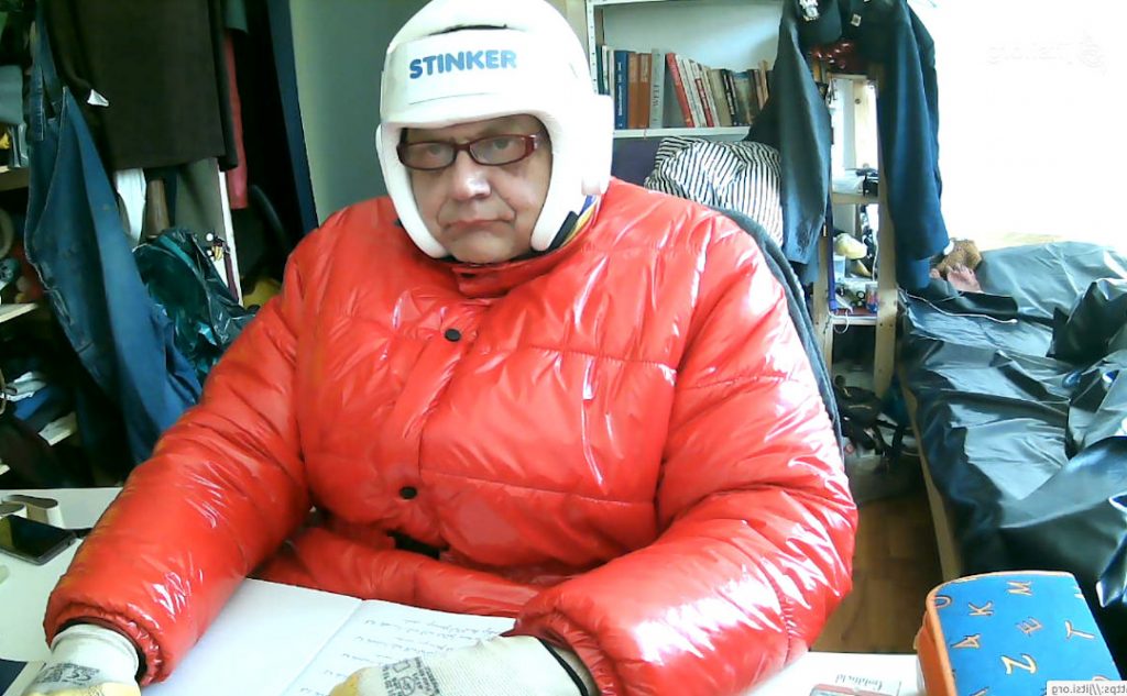 Orja am Schreibtisch